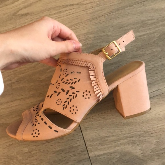 CL by Laundry light pink heels - Picture 3 of 10